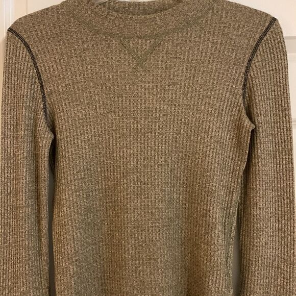 Free People Sz Medium mountaineer cuff T-shirt w/lace up/down sleeve option. - Picture 3 of 10
